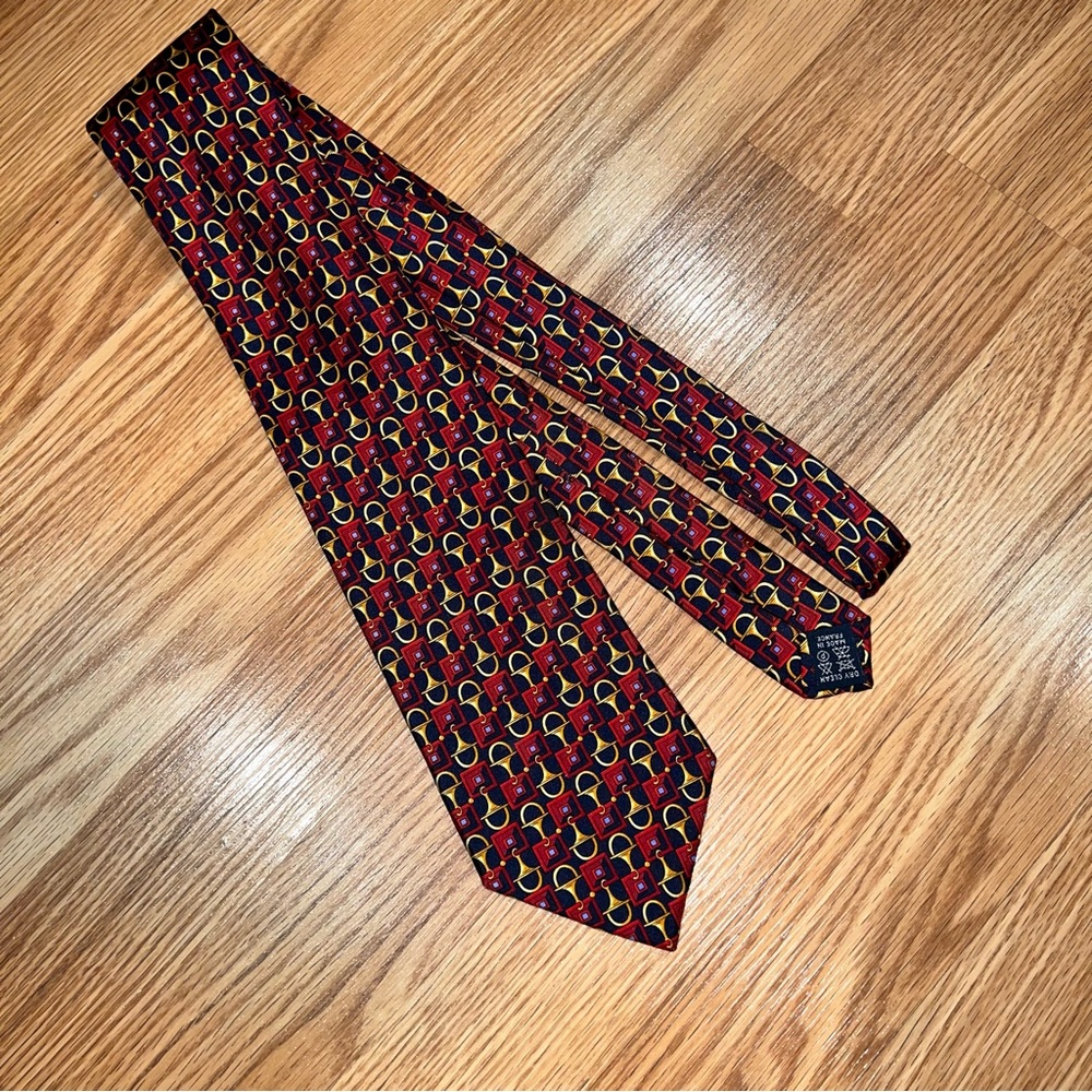 Burberrys 100%‎ silk red on black Necktie - Picture 3 of 6